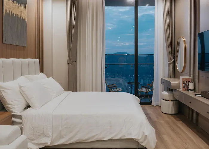 Comzy Bayview Luxury At Icon40 * Hạ Long