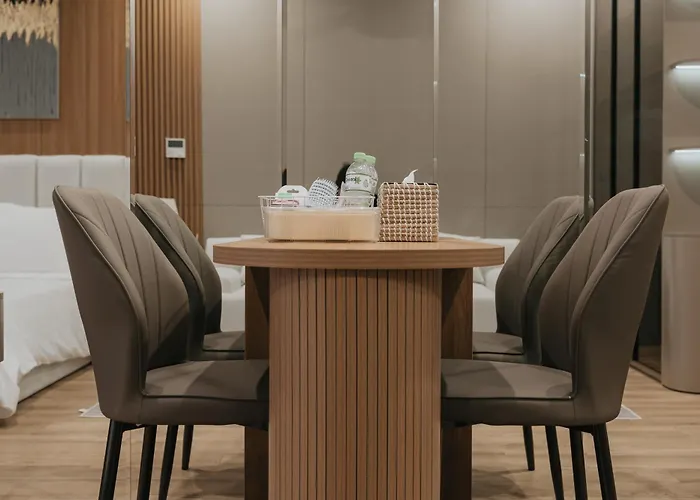 Comzy Bayview Luxury At Icon40 Hạ Long