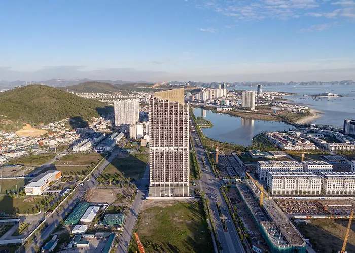 Comzy Bayview Luxury At Icon40 * Hạ Long